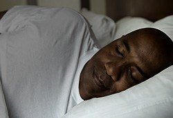 Man sleeping soundly thanks to sleep apnea therapy device