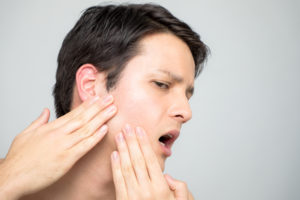 man with pain in jaw