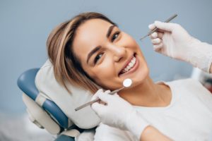 woman visiting dentist in Lincoln